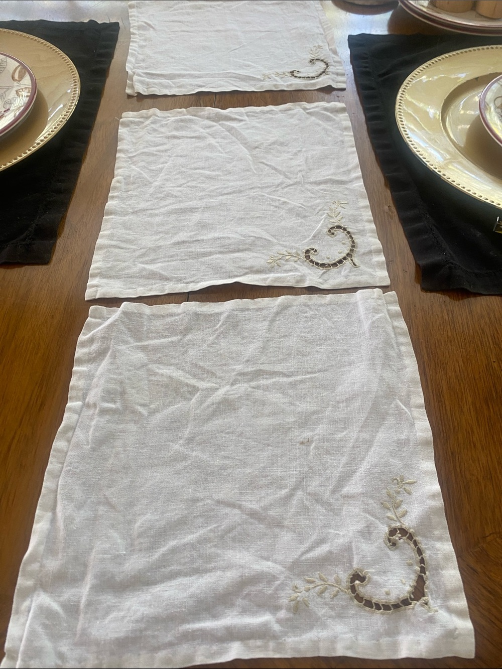 Vintage White Linen embroidered cutwork napkins – Set of 3